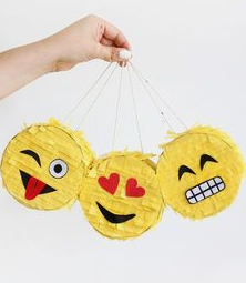 kinderworkshop smiley piñata